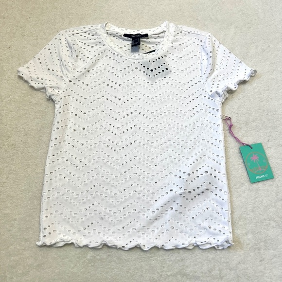 Forever21 NWT Scalloped Trim White Short Sleeve Top - Small - Picture 2 of 8
